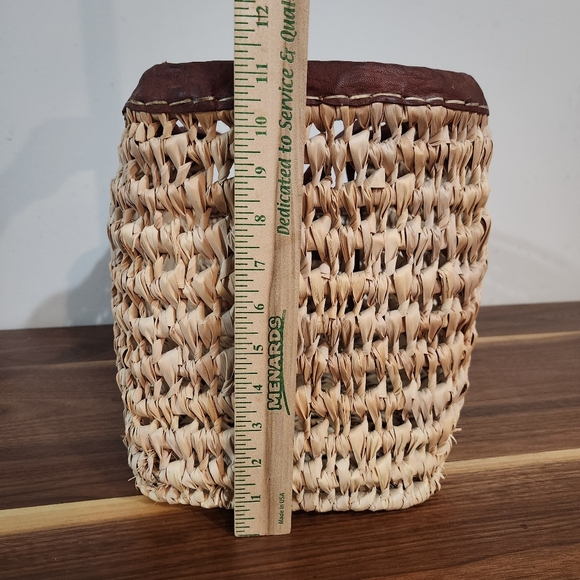 Vintage Woven Wicker Straw Market Large Basket Top Handles Leather Trim - Picture 13 of 14